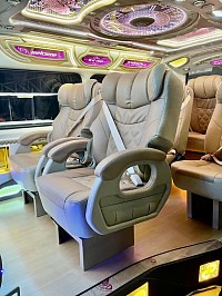 ให้เช่ารถตู้ VIP เบาะ 8 ที่นั่งและเบาะ 9 ที่นั่ง ค่าเช่าวันละ 1,800 บาทถึง 2,500 บาทแล้วแต่ระยะทางใช้รถวันละ 10 ชั่วโมงเลยไปจากนั้นจะคิดเป็น OT ชั่วโมงละ 250 บาทราคานี้ไม่รวมน้ำมันและค่าทางด่วน